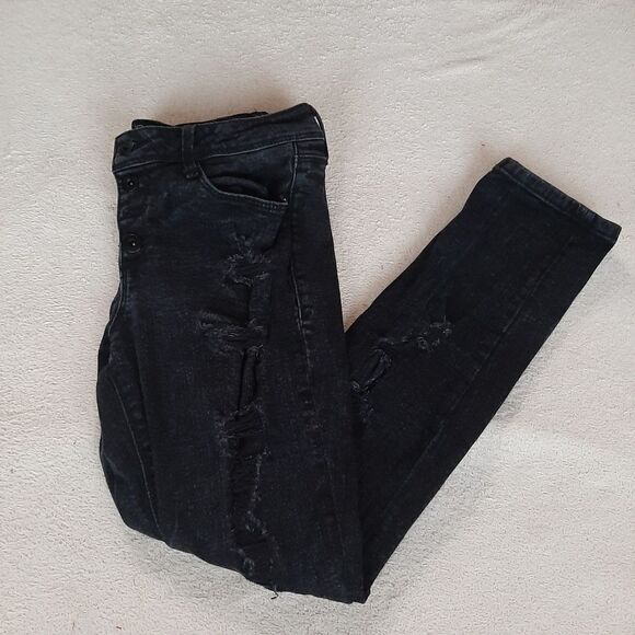 No Boundaries Black Mid Rise Relaxed Skinny Distressed Denim Jeans Size 9 - Picture 1 of 10